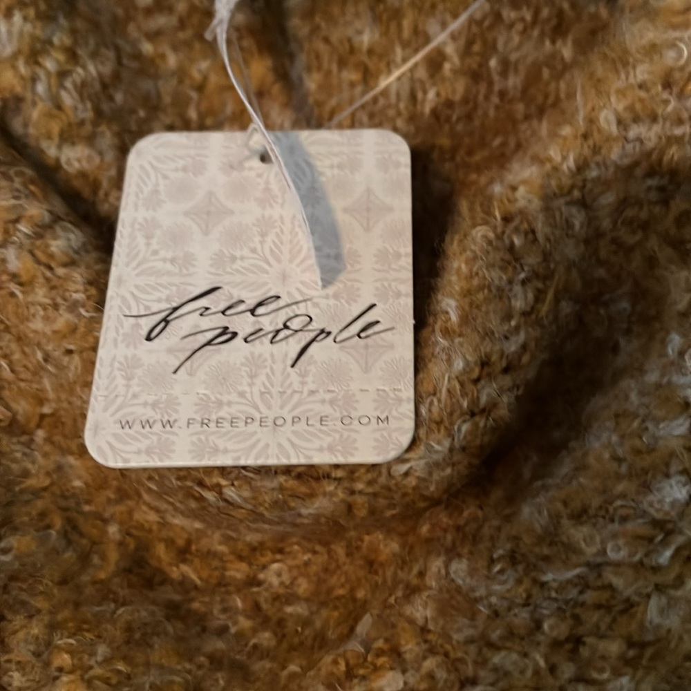 Oversized bulky sweater. Free people never worn tags still on - Picture 3 of 6